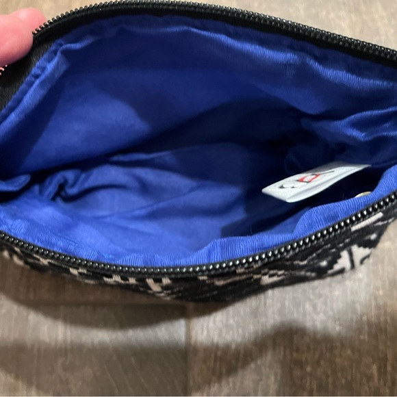 Francesca’s woven Aztec print makeup bag - Picture 3 of 3